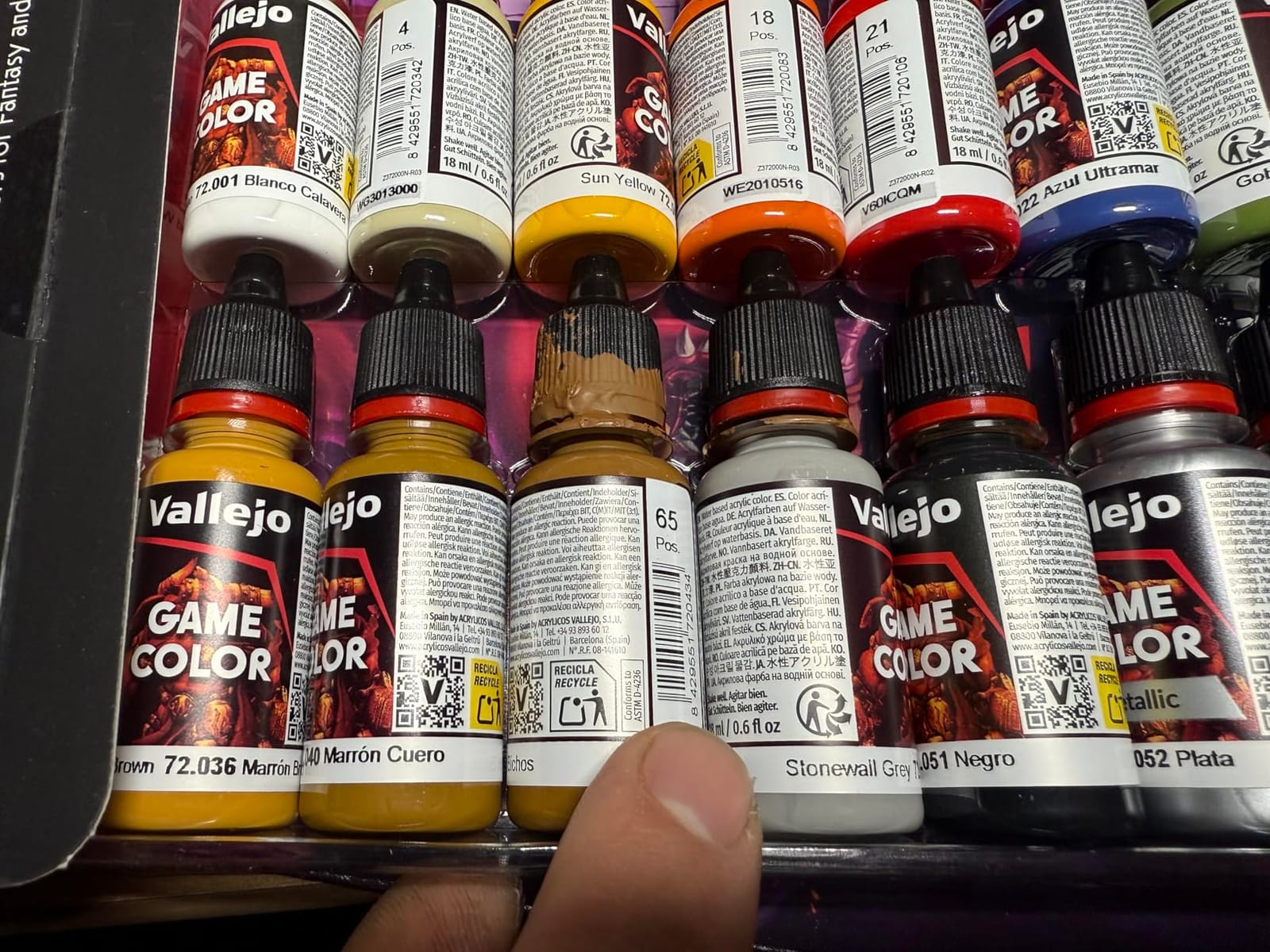 Vallejo - Game Color Introduction Set | Starter Set for Fantasy and Wargame Figures | 16 Bottles x 18 ml (0.60 fl.oz.) customer photo 2