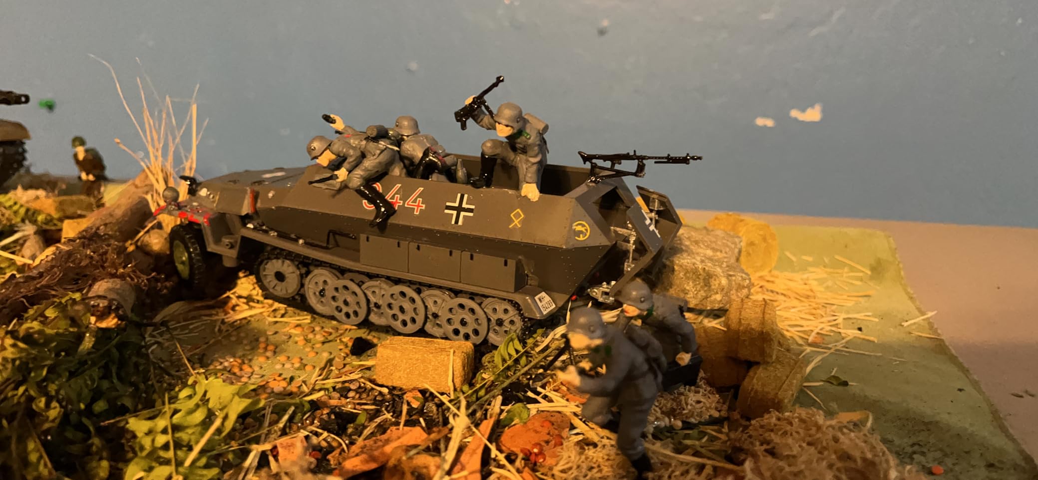 Tamiya 35020 1/35 German Hanomag SDKFZ 251/1 Plastic Model Kit customer photo 2