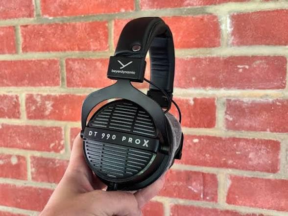 beyerdynamic DT 990 PRO, 250 Ohm, Open Back, Over Ear, Wired Headphones, 3m Coiled Cable, Black with Grey Velour Ear Pads customer photo 2