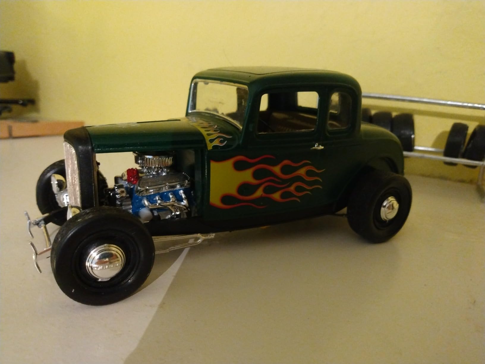 Revell 1932 Ford 5 Window Coupe 2N1 Car Model Building Kit 1:25 Scale customer photo 1