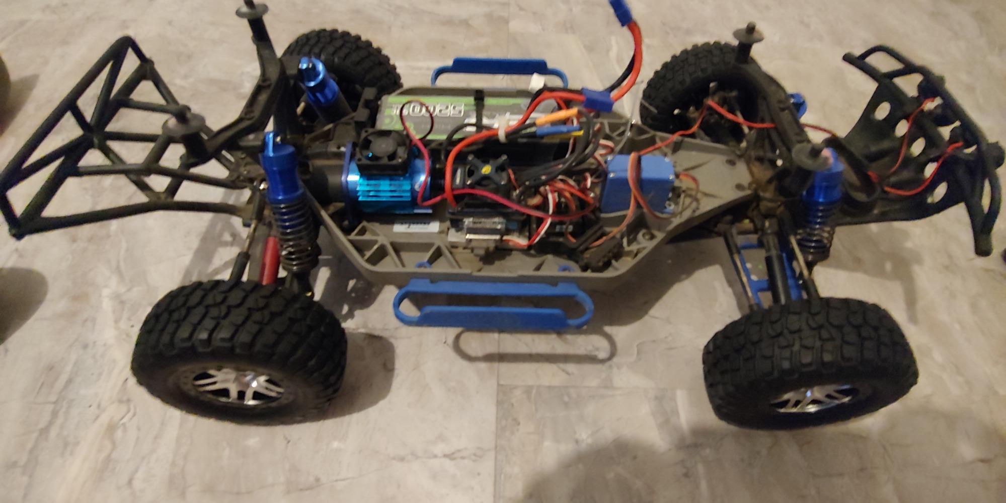 Traxxas 6873 BF Goodrich Mud Terrain T/A KM2 Tires Pre-Glued on Satin Chrome, Black Beadlock-Style Wheels (pair) customer photo 1