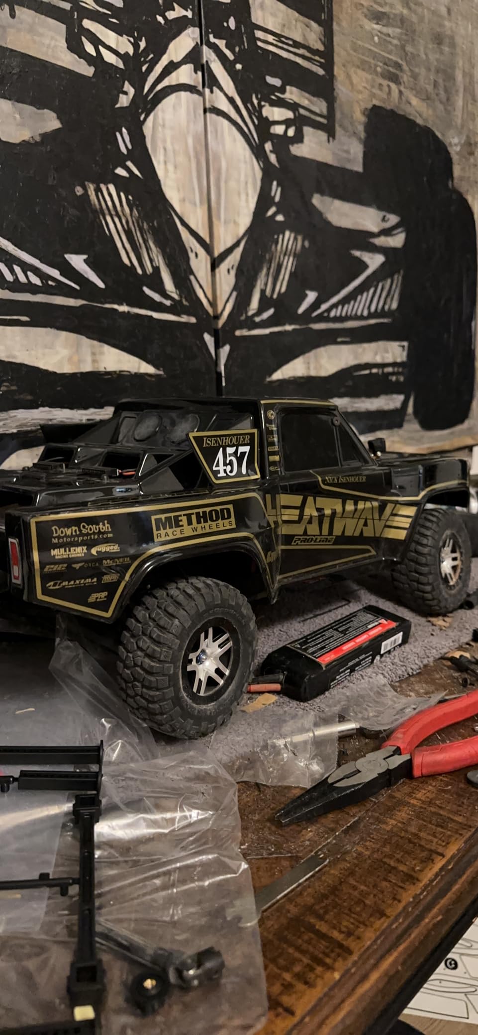 Traxxas 6873 BF Goodrich Mud Terrain T/A KM2 Tires Pre-Glued on Satin Chrome, Black Beadlock-Style Wheels (pair) customer photo 2