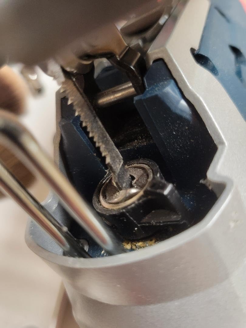 BOSCH JS260 Top-Handle Jig Saw - 6.0 Amp Motor, Variable Speed Control, Low-Vibration Plunging Design, Toolless Blade Change System customer photo 2