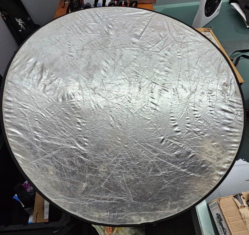 NEEWER 22 Inch/60 Centimeter Light Reflector Light Diffuser 5 in 1 Collapsible Multi Disc with Bag - Translucent, Silver, Gold, White, and Black for Studio Photography Lighting and Outdoor Lighting customer photo 1