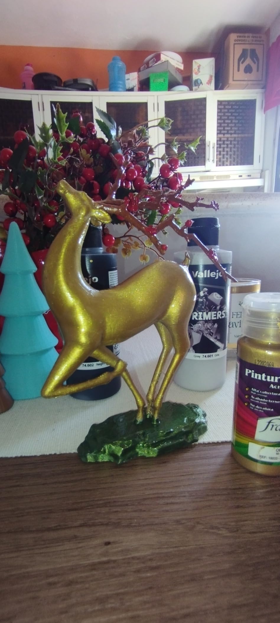 Vallejo Surface Primer Color Black Acrylic Primer 200 ml (6.76 fl.oz.) customer photo 2