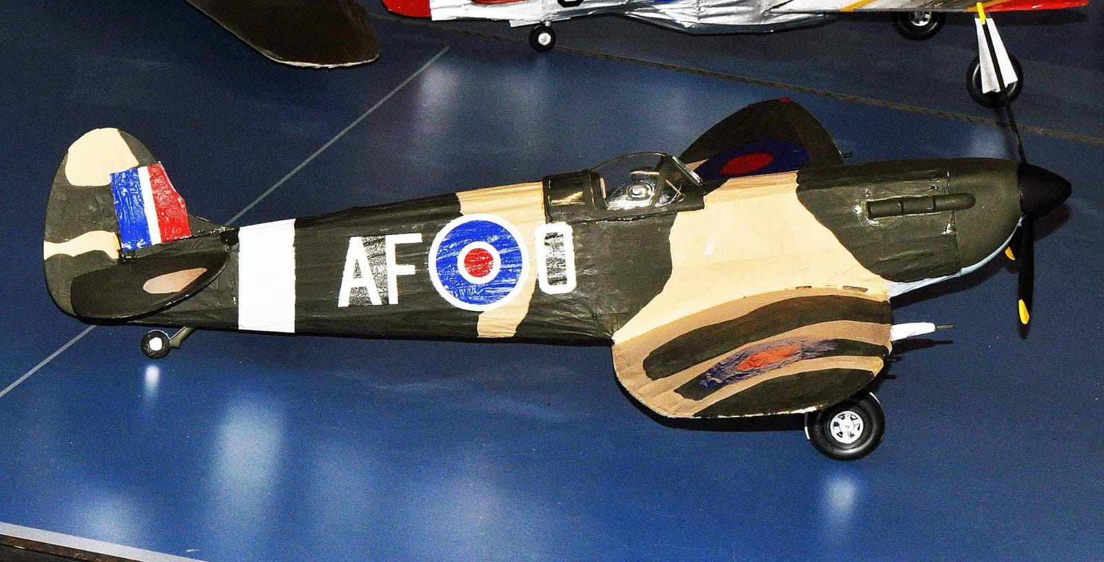 Guillow's Spitfire Laser Cut Model Kit Small customer photo 1