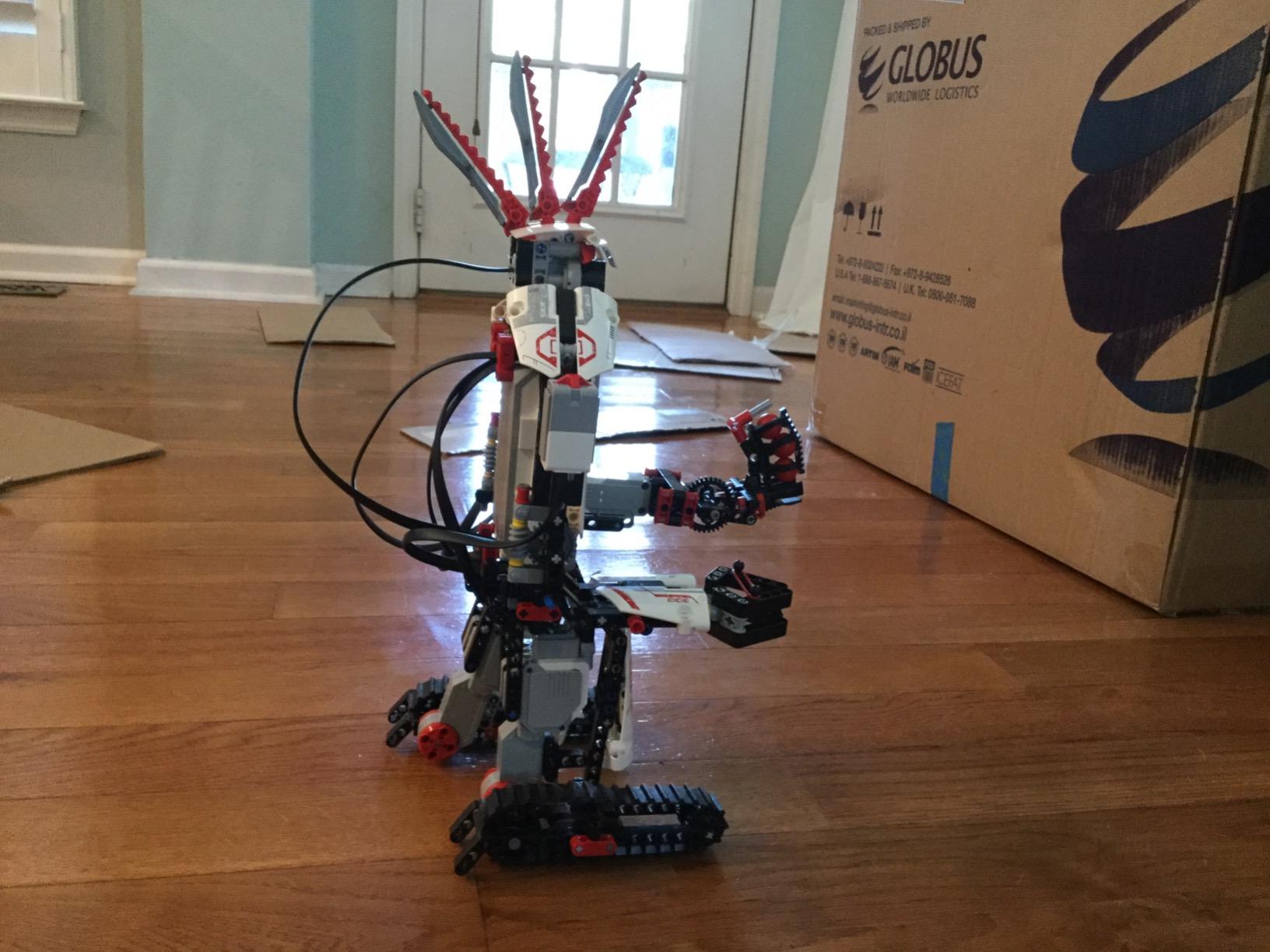 LEGO MINDSTORMS EV3 31313 Robot Kit with Remote Control for Kids, Educational STEM Toy for Programming and Learning How to Code (601 Pieces) customer photo 2