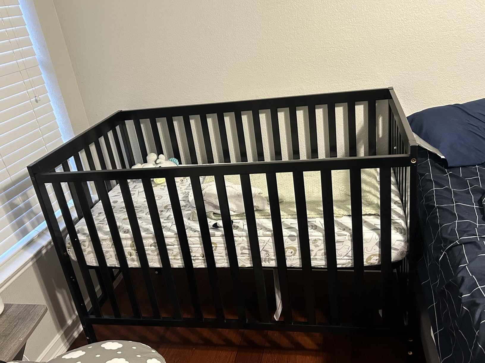 Dream On Me Synergy 5-in-1 Convertible Full Size Baby Crib, GREENGUARD Gold customer photo 2