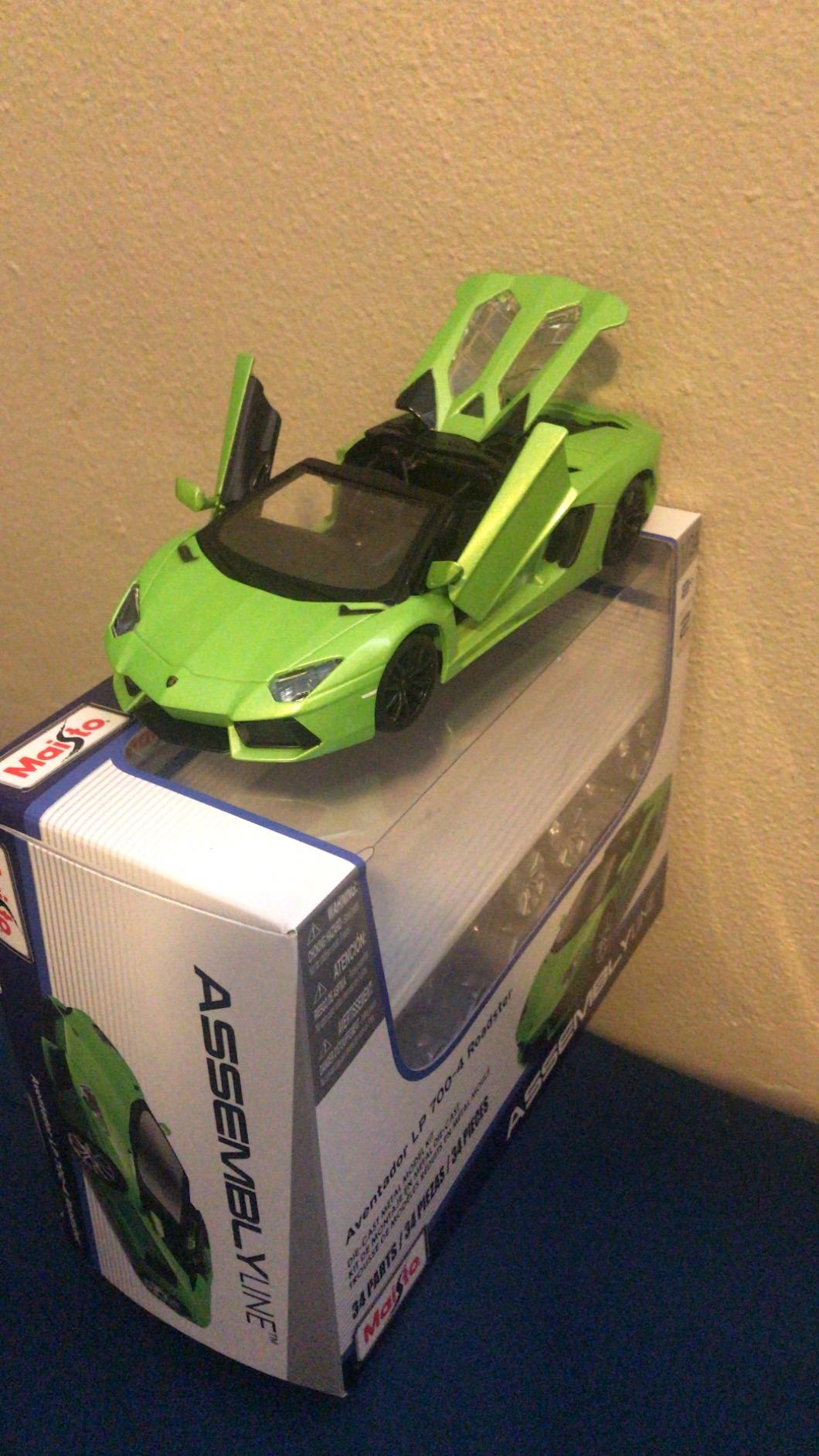 Maisto Assembly Line Lamborghini Aventador Roadster Die Cast Model Kit customer photo 1