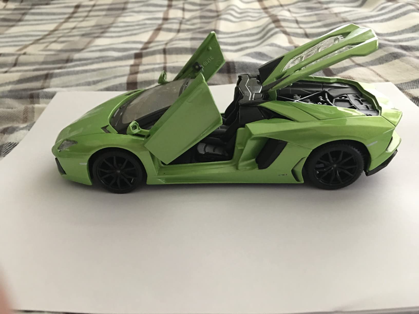 Maisto Assembly Line Lamborghini Aventador Roadster Die Cast Model Kit customer photo 2