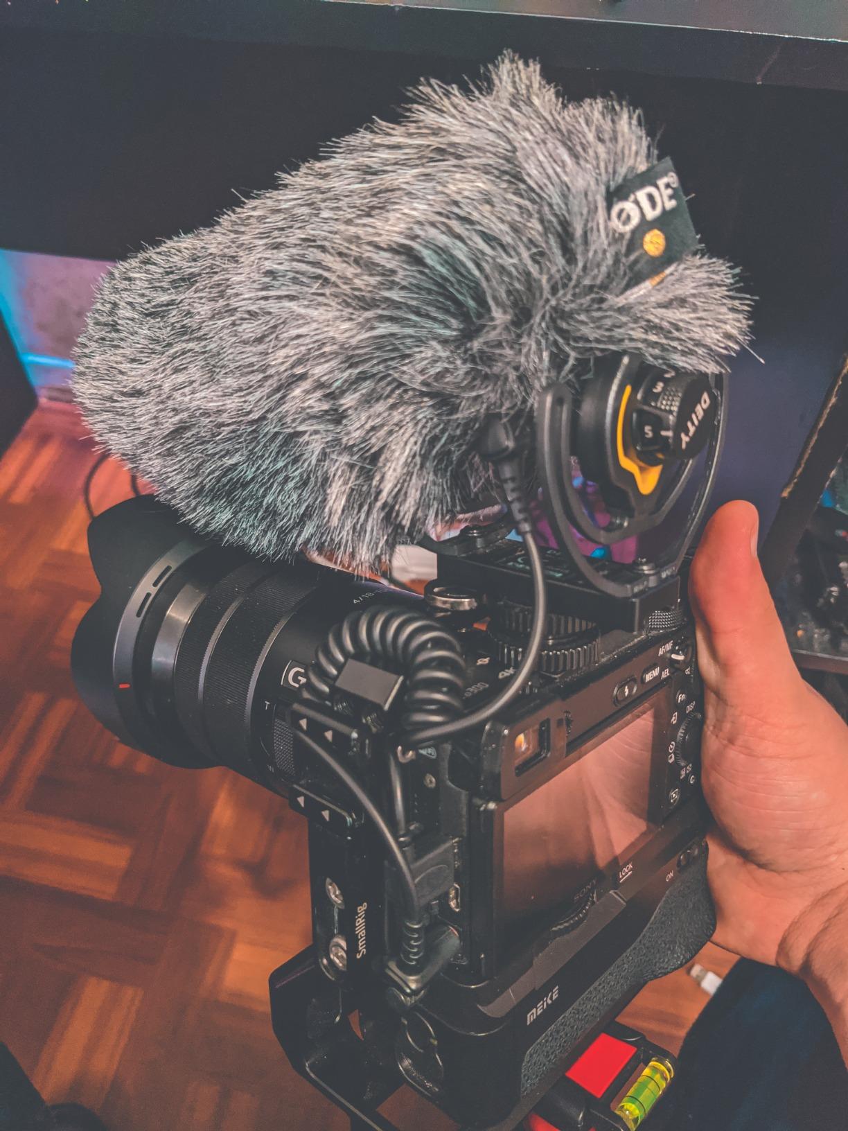 Rode DDC-GO DeadCat Go Artificial Fur Microphone Wind Shield for VideoMic GO, Black | Acoustically transparent artificial fur with noise reduction for VideoMic GO, outdoor recording and indoor use customer photo 2