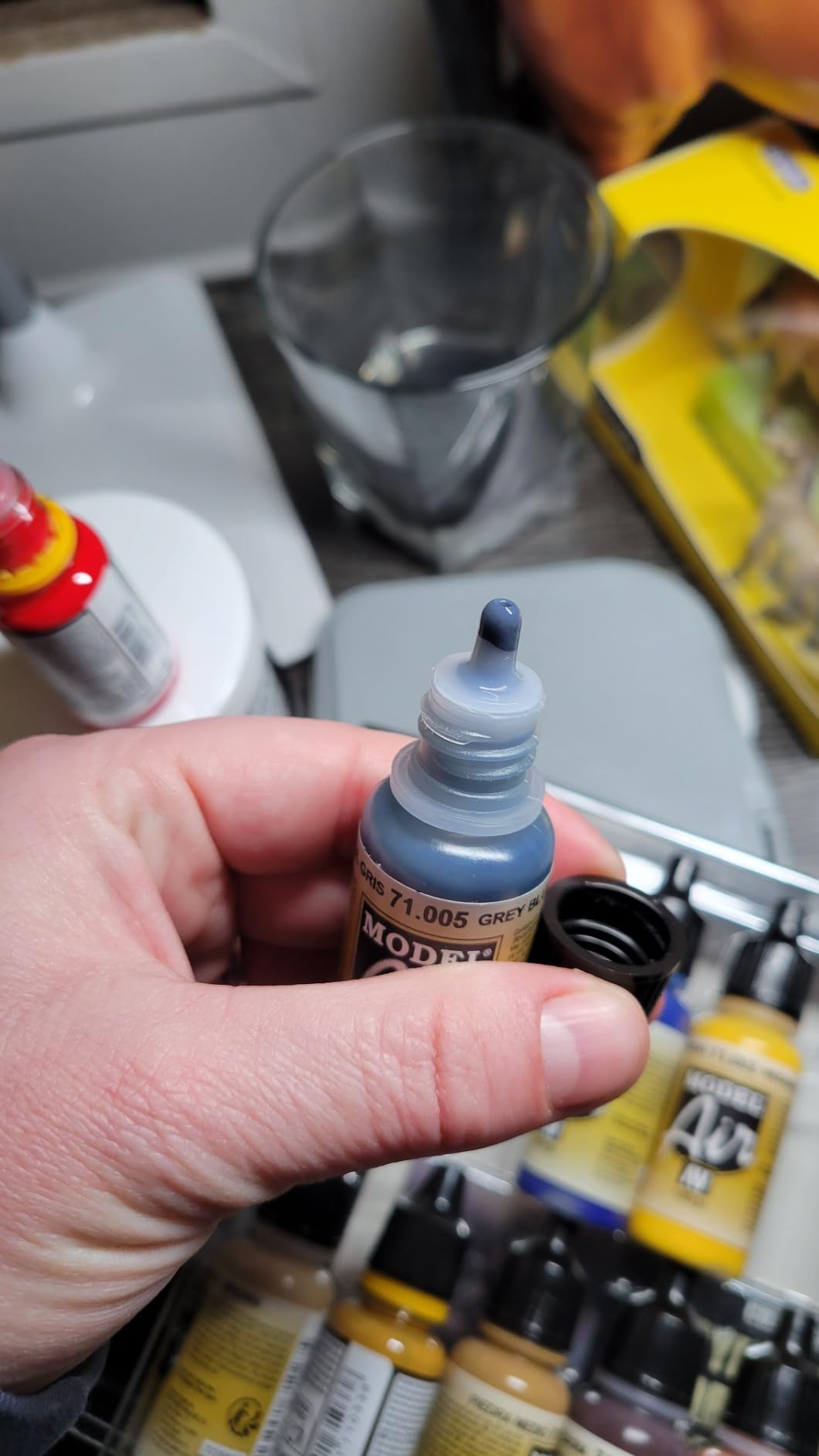 Vallejo Basic Colors: Acrylic 16 Airbrush Paint Set for Model & Hobby 71178, Black, 0.57 Fl Oz (Pack of 16) customer photo 2
