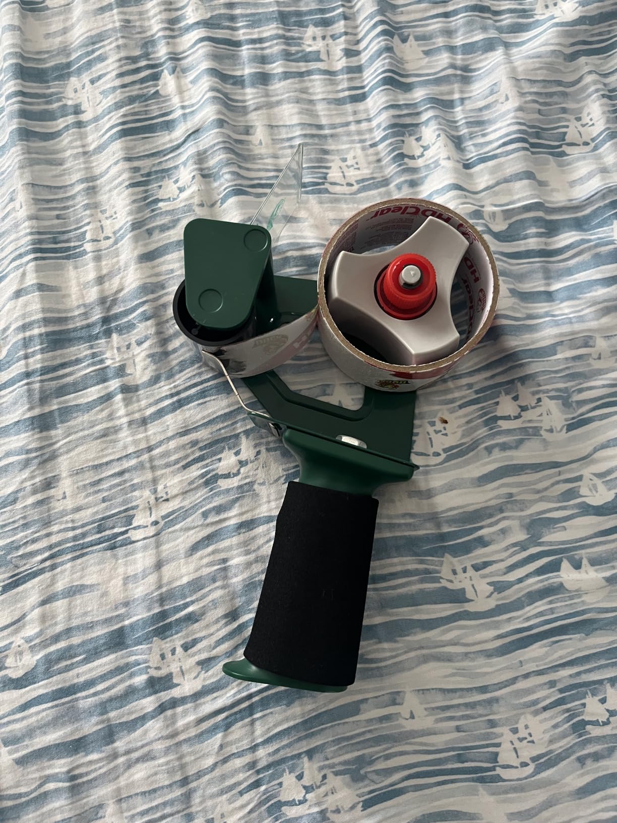 Duck HD Clear Packing Tape Dispenser Heavy Duty Packaging Tape Gun for Packing Boxes, Shipping and Moving - Includes 1 Refill Roll of HD Clear 1.88 In. x 50 Yards - Foam Handle (287398) customer photo 2