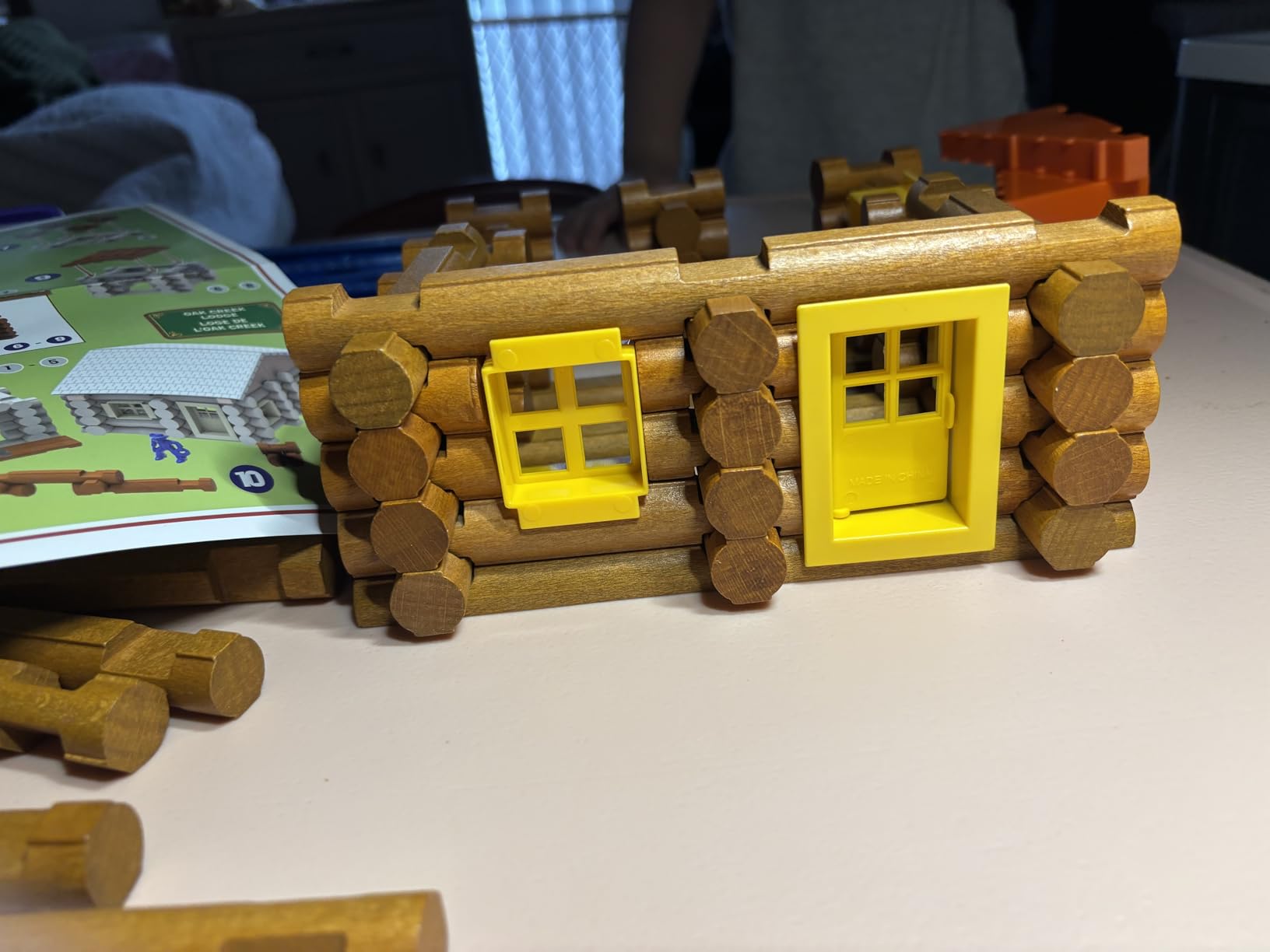 Lincoln Logs Oak Creek Lodge - 137 Pieces - Real Wood Logs - Ages 3+ customer photo 1