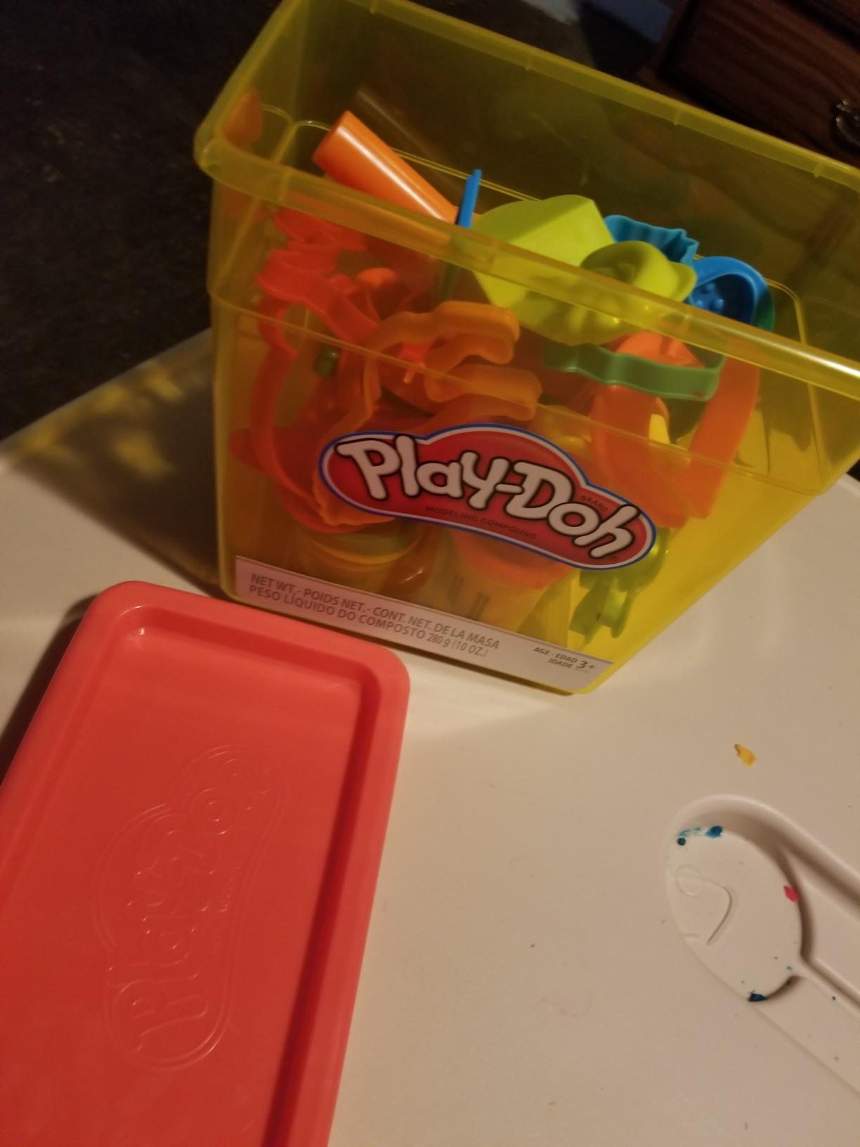 Play-Doh Fun Tub Set, 19 Accessories & Reusable Storage Container, Preschool Toys, Kids Arts & Crafts, Back to School Gifts, Ages 3+ (Amazon Exclusive) customer photo 1