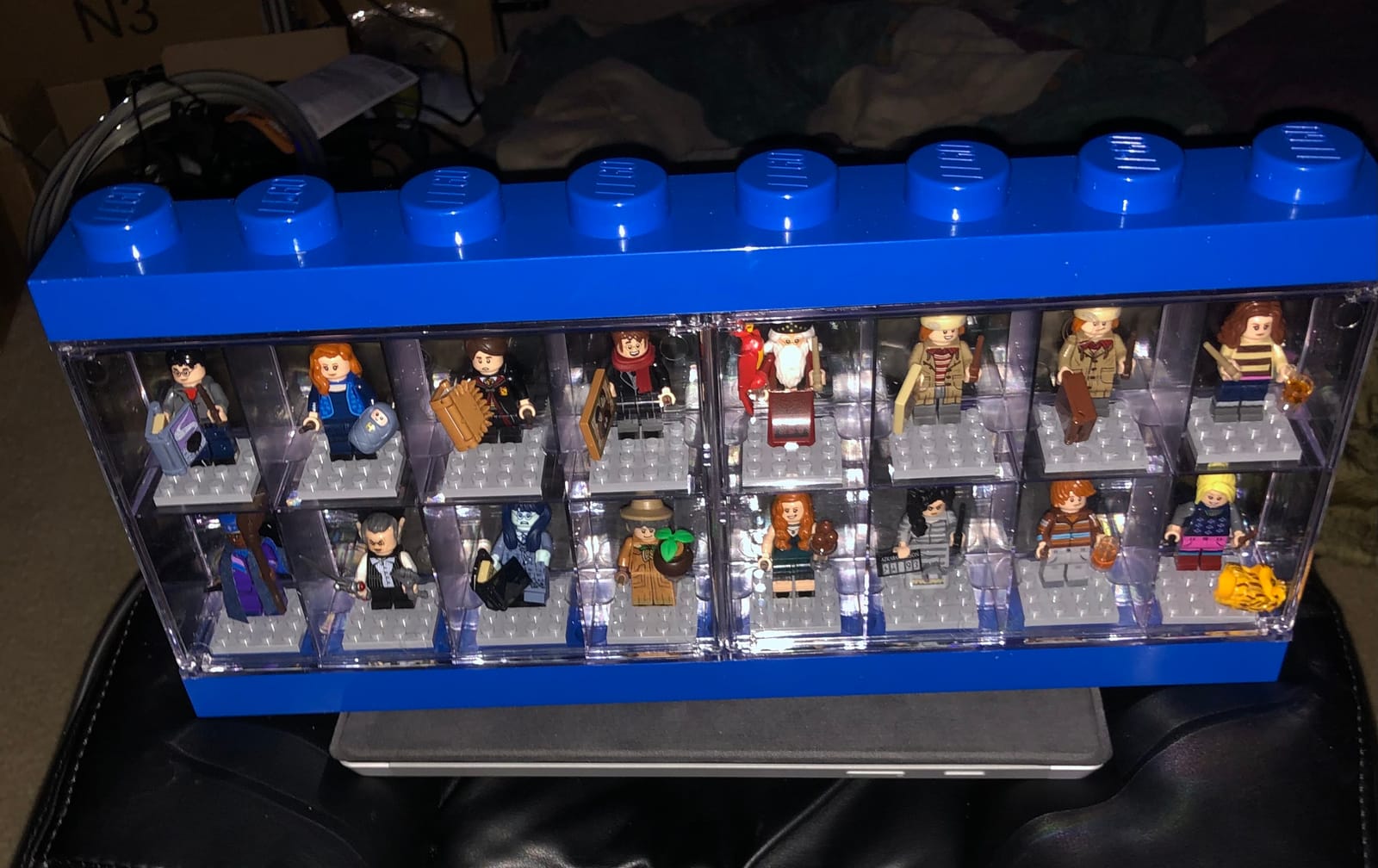 LEGO Minifigure Display Case 16 Red, Space for 16 Minifigures customer photo 2