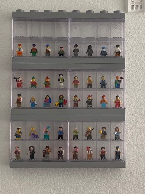 LEGO Minifigure Display Case 16 Black Space for 16 Minifigures customer photo 2