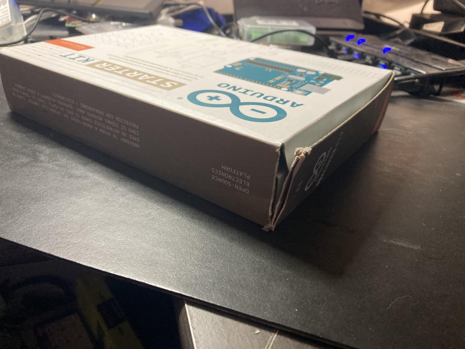 Official Arduino Starter Kit [K030007] - 12 DIY Projects with Spanish Projects Book customer photo 1