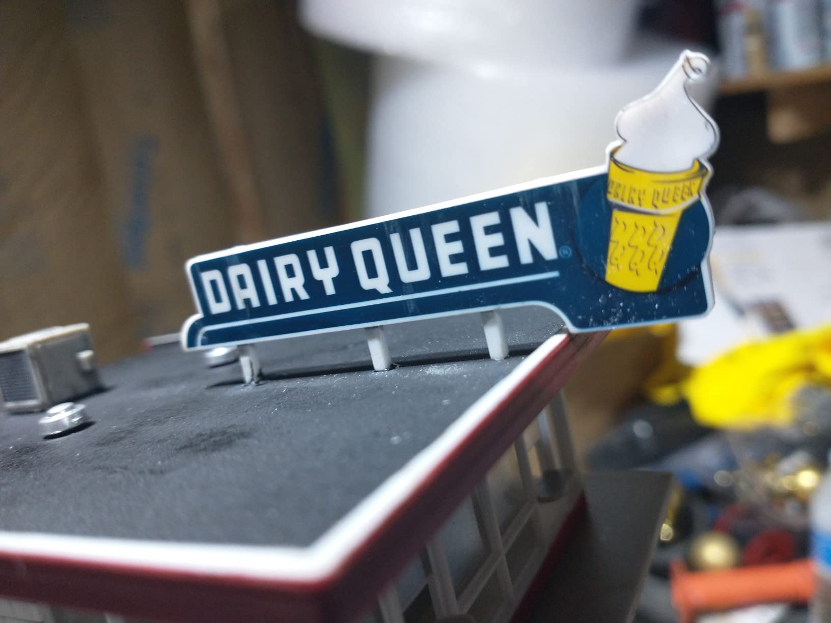 Walthers Cornerstone Vintage Dairy Queen Structure Kit, HO Scale customer photo 2