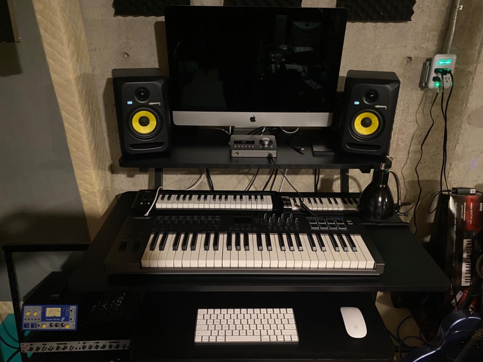 On-Stage WS7500 Series Wood Studio Workstation - Black customer photo 1