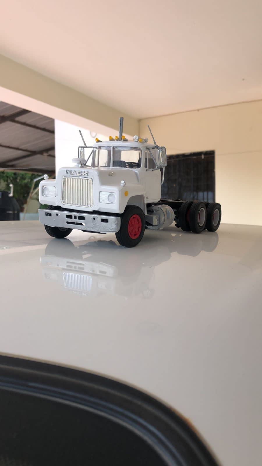AMT Mack R685ST Semi Tractor 1/25 Scale Model Kit customer photo 1