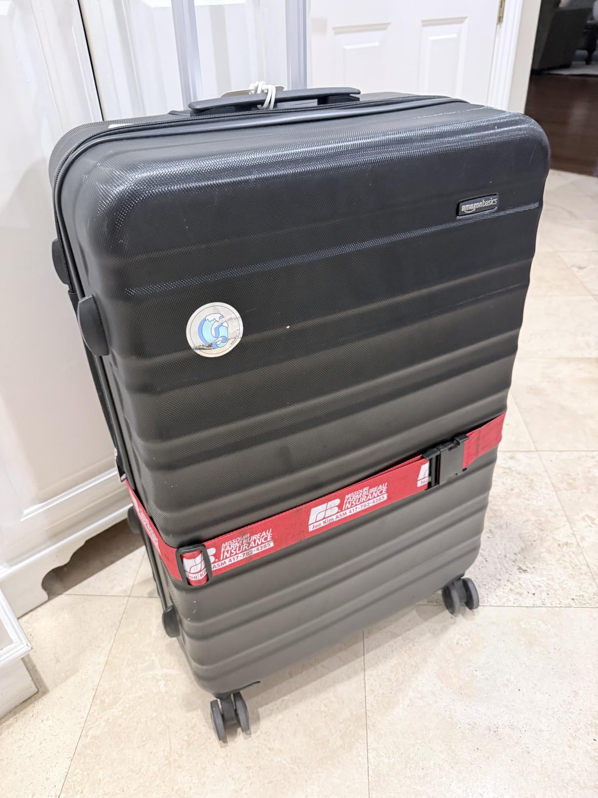 AmazonBasics 68 cm Navy Blue Hardsided Check-In Trolley customer photo 2