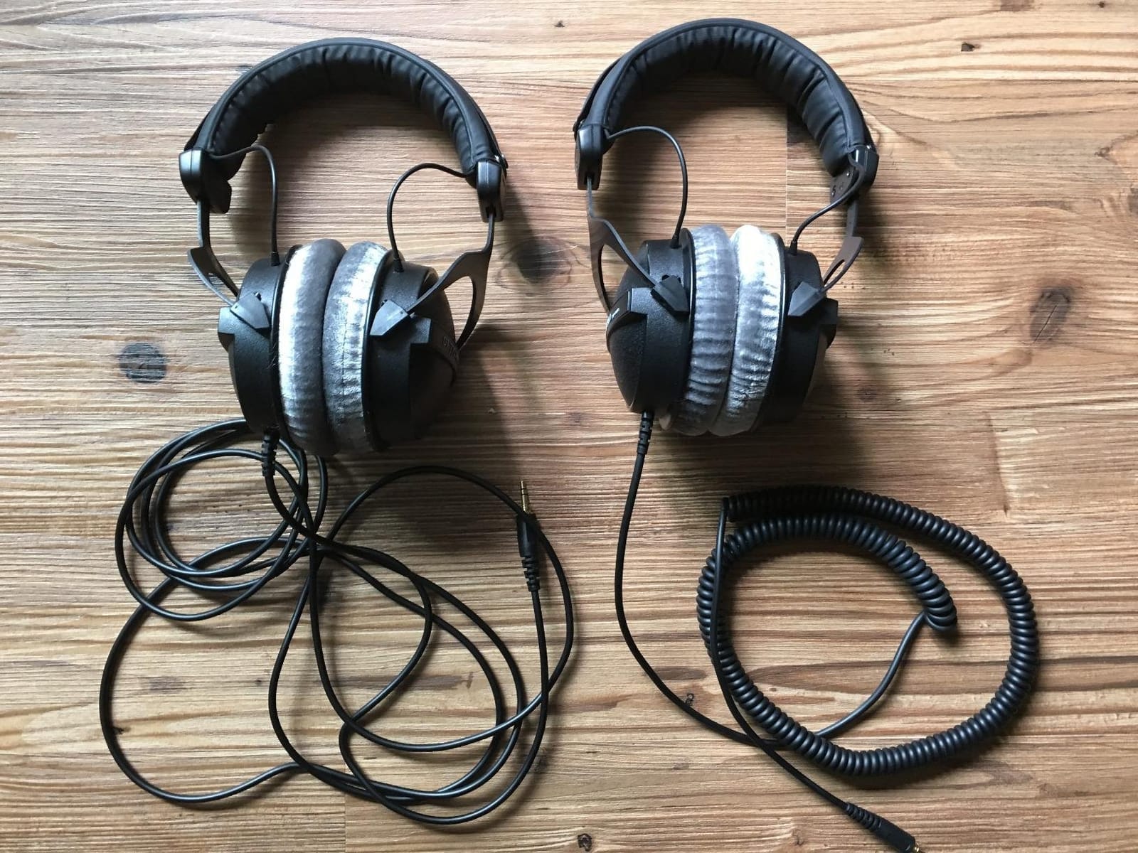 beyerdynamic DT 770 Pro Studio Headphones (80 Ohm, Black) | Closed Back, Over Ear, Wired Professional Home Recording, Podcast, Monitor, Limited Edition Black Velour Ear Pads customer photo 1