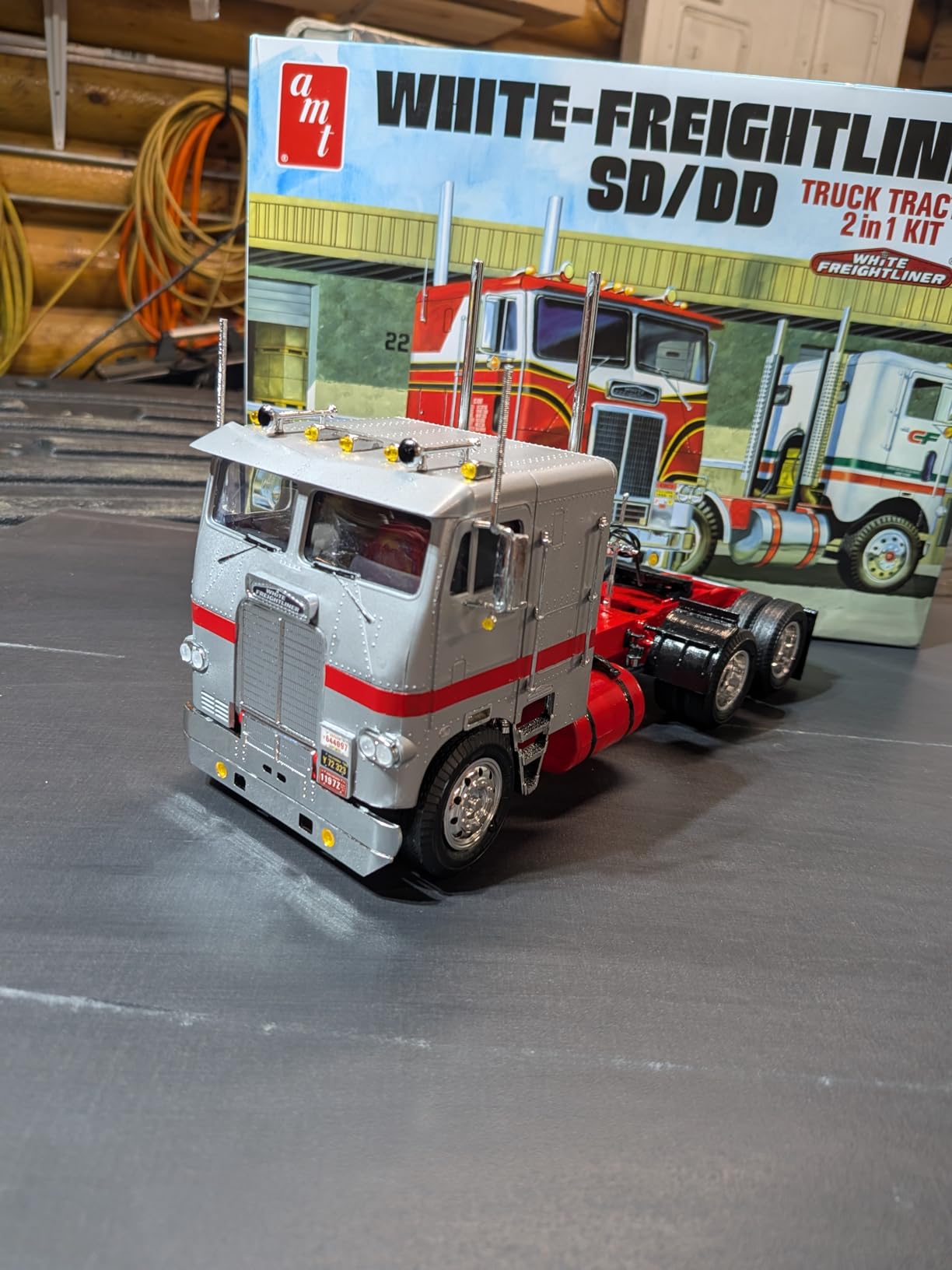 AMT White Freightliner 2-in-1 SC/DD Cabover Tractor (75th Anniversary) 1:25 Scale Model Kit customer photo 1
