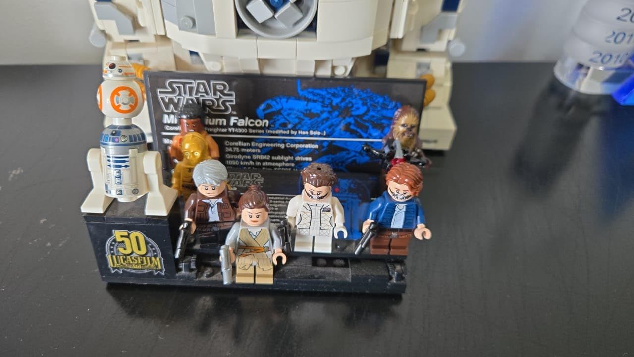 LEGO Star Wars Millennium Falcon 75192 - Building Set for Adults, Ages 16+ - Movie Collectible Model Kit - Display in Home or Office (7541 Pieces) customer photo 1