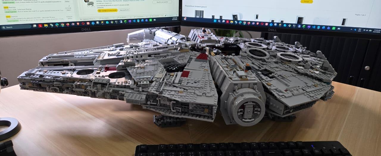 LEGO Star Wars Millennium Falcon 75192 - Building Set for Adults, Ages 16+ - Movie Collectible Model Kit - Display in Home or Office (7541 Pieces) customer photo 2
