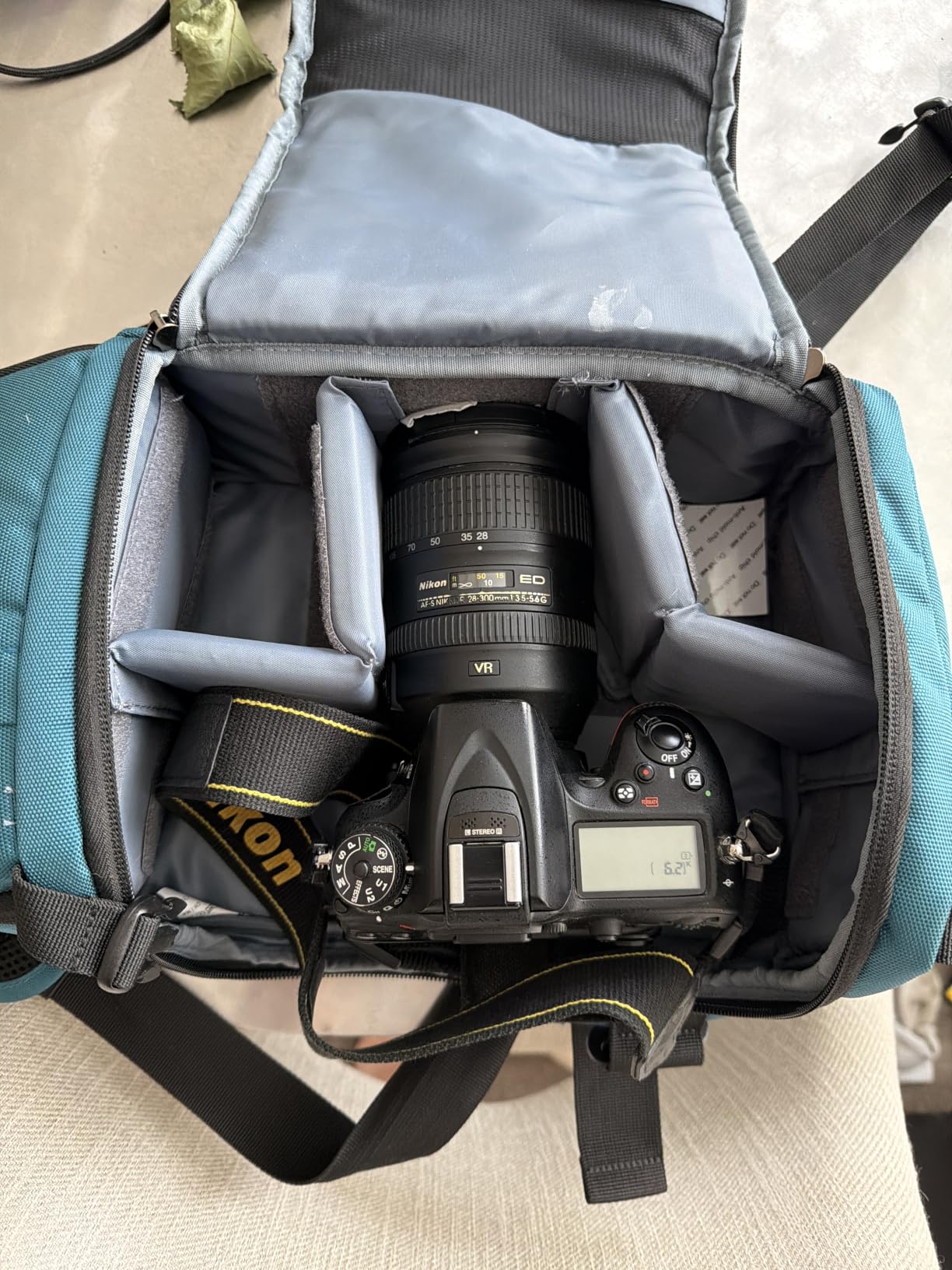 MOSISO Camera Sling Bag, Photography Shoulder Bag Compact Camera Backpack | DSLR/SLR/Mirrorless Camera, Quick Access, Tripod Holder, Custom Dividers, Compatible with Canon/Nikon/Sony/Fuji, Black customer photo 2