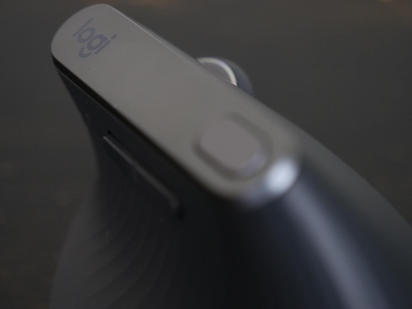 Logitech MX Vertical Wireless Mouse Ergonomic Design - Graphite customer photo 1