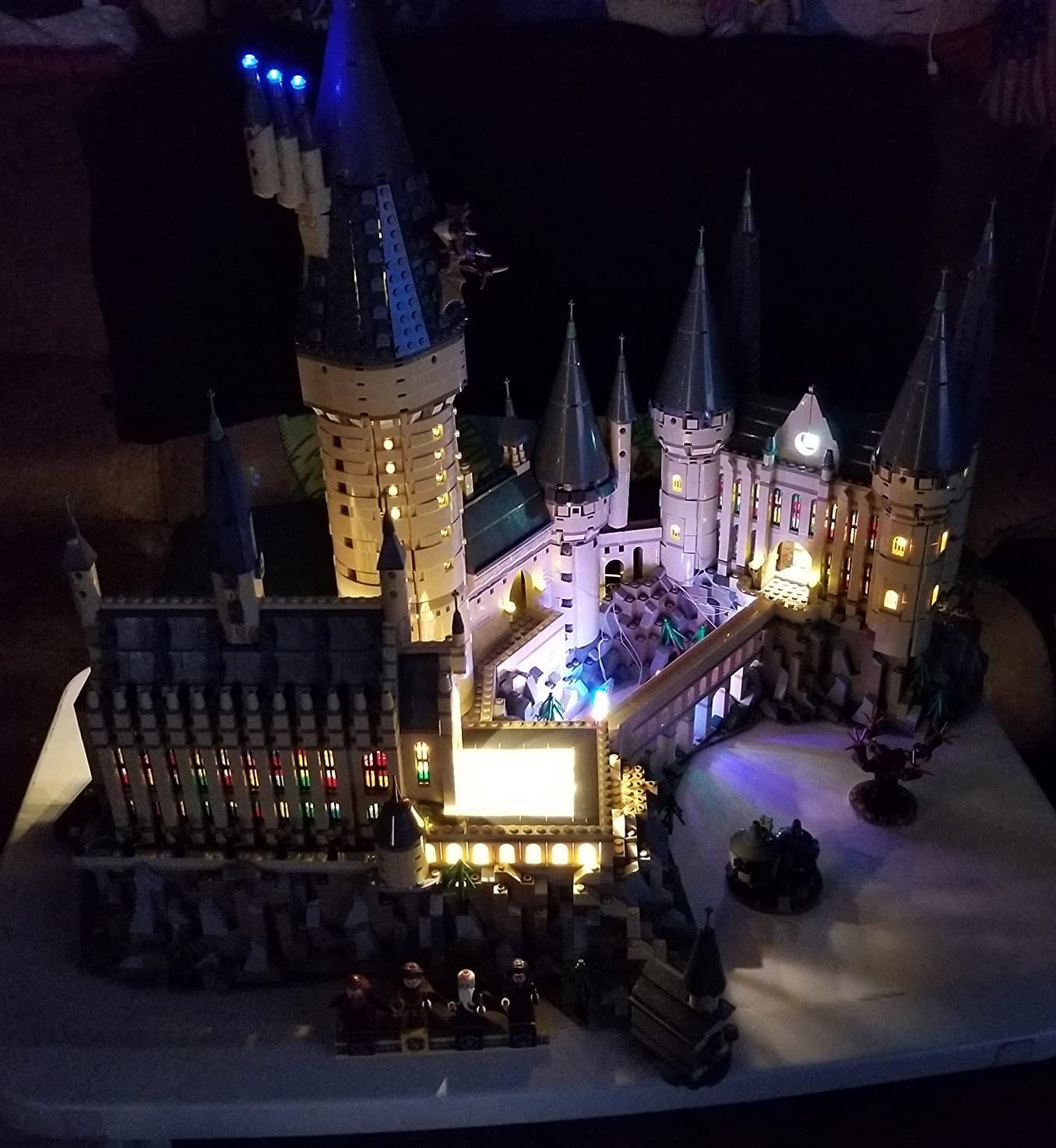 LEGO Harry Potter Hogwarts Castle 71043 Building Set - Model Kit with Minifigures, Featuring Wand, Boats, and Spider Figure, Gryffindor and Hufflepuff Accessories, Collectible for Adults and Teens customer photo 2