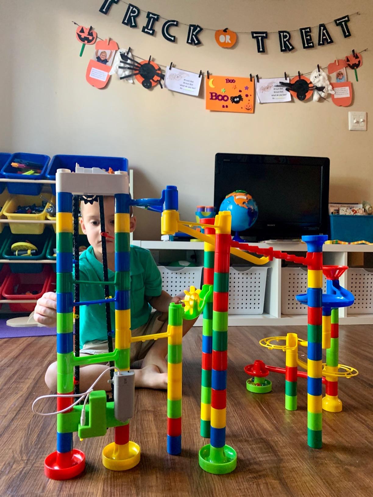 MindWare Marble Run 110 Piece Building Set with 82 Track Pieces, 15 Marbles and Motorized Elevator customer photo 2