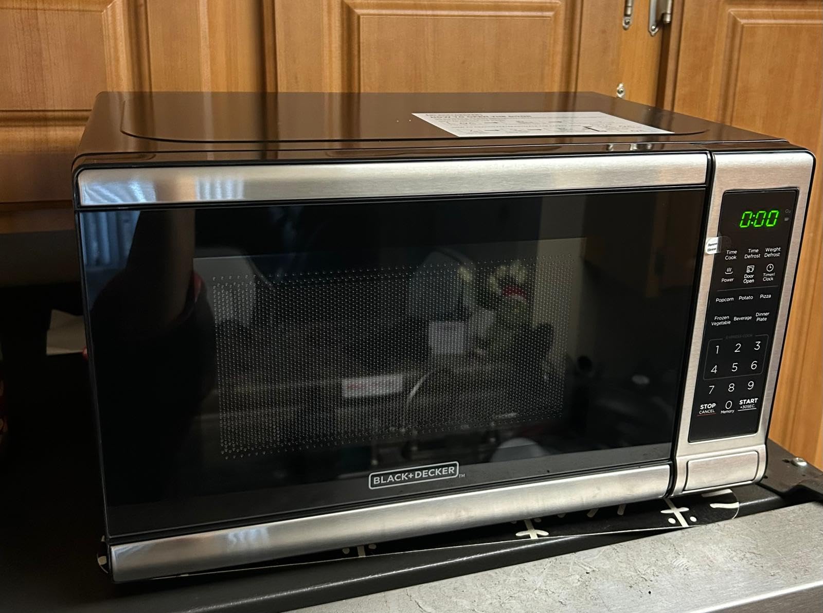 BLACK+DECKER Countertop Microwave Oven, 0.7 Cu.Ft, 700W, Stainless Steel customer photo 1
