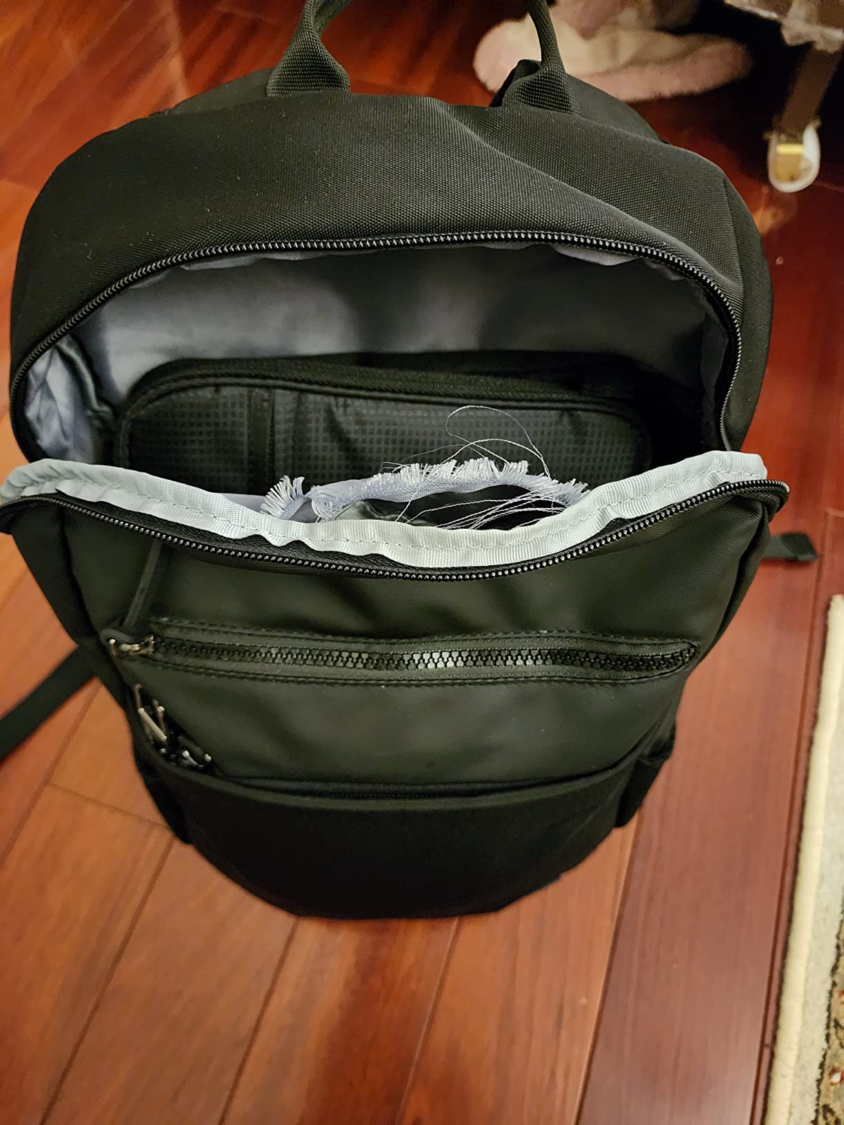 Pacsafe Anti-Theft Metro Backpack with RFID Blocking Pouch customer photo 1