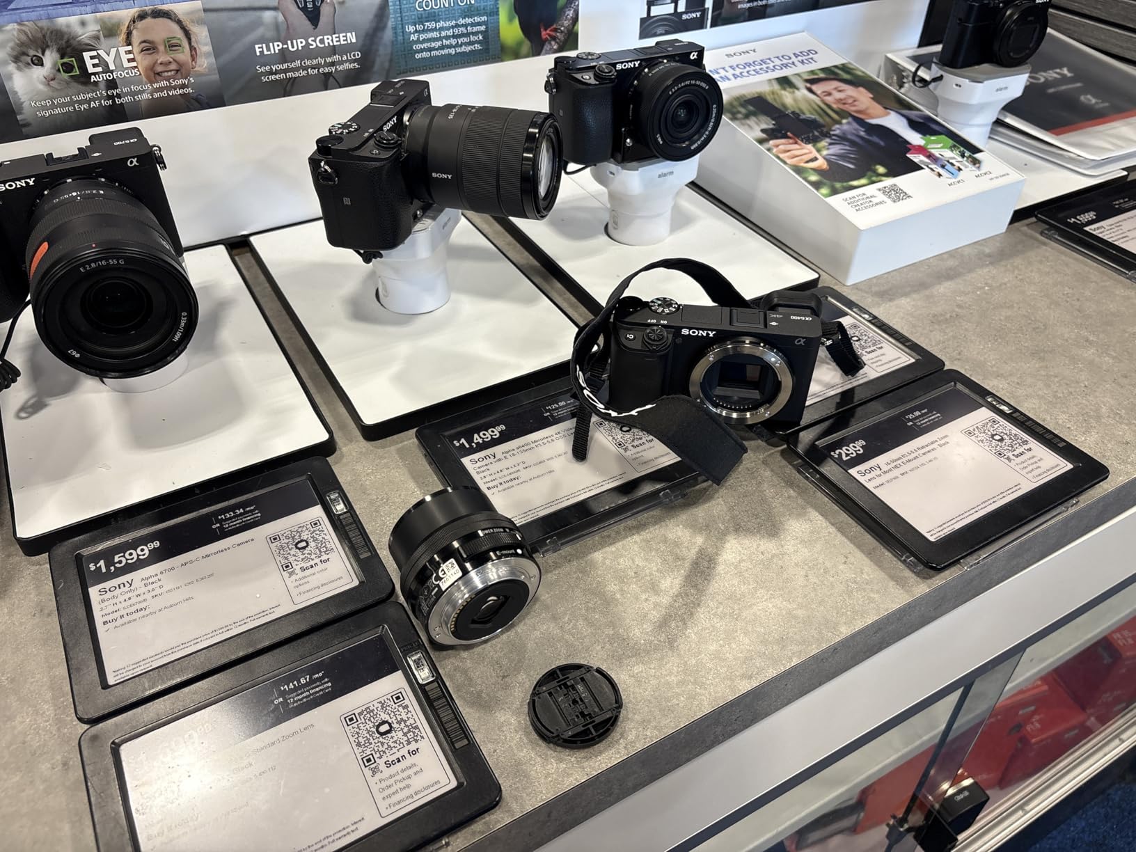 Sony Alpha a6400 Mirrorless Camera: Compact APS-C Interchangeable Lens Digital Camera with Real-Time Eye Auto Focus, 4K Video, Flip Screen & 16-50mm Lens - E Mount Compatible - ILCE-6400L/B, Black customer photo 2