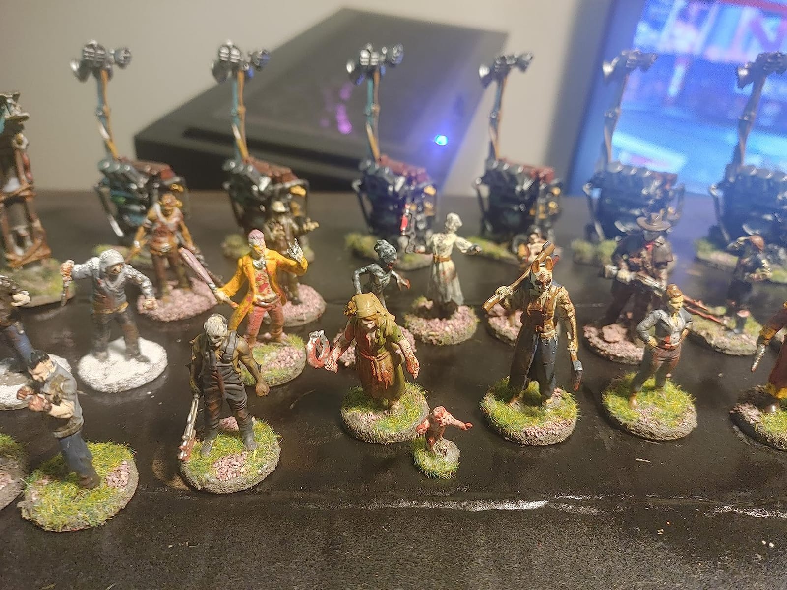 The Army Painter, Battlefields Basing Set | Modelling kit with 50 ml PVA glue, 35 green grass tufts and 1 box of grass, for terrain and Warhammer miniatures customer photo 1