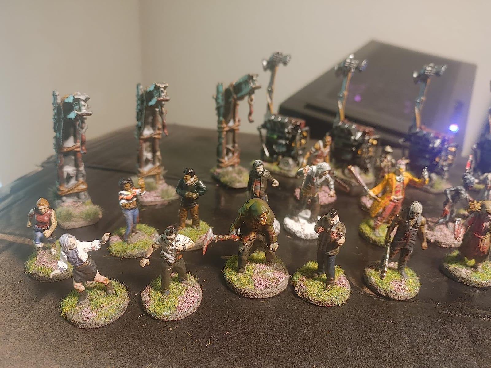 The Army Painter, Battlefields Basing Set | Modelling kit with 50 ml PVA glue, 35 green grass tufts and 1 box of grass, for terrain and Warhammer miniatures customer photo 2