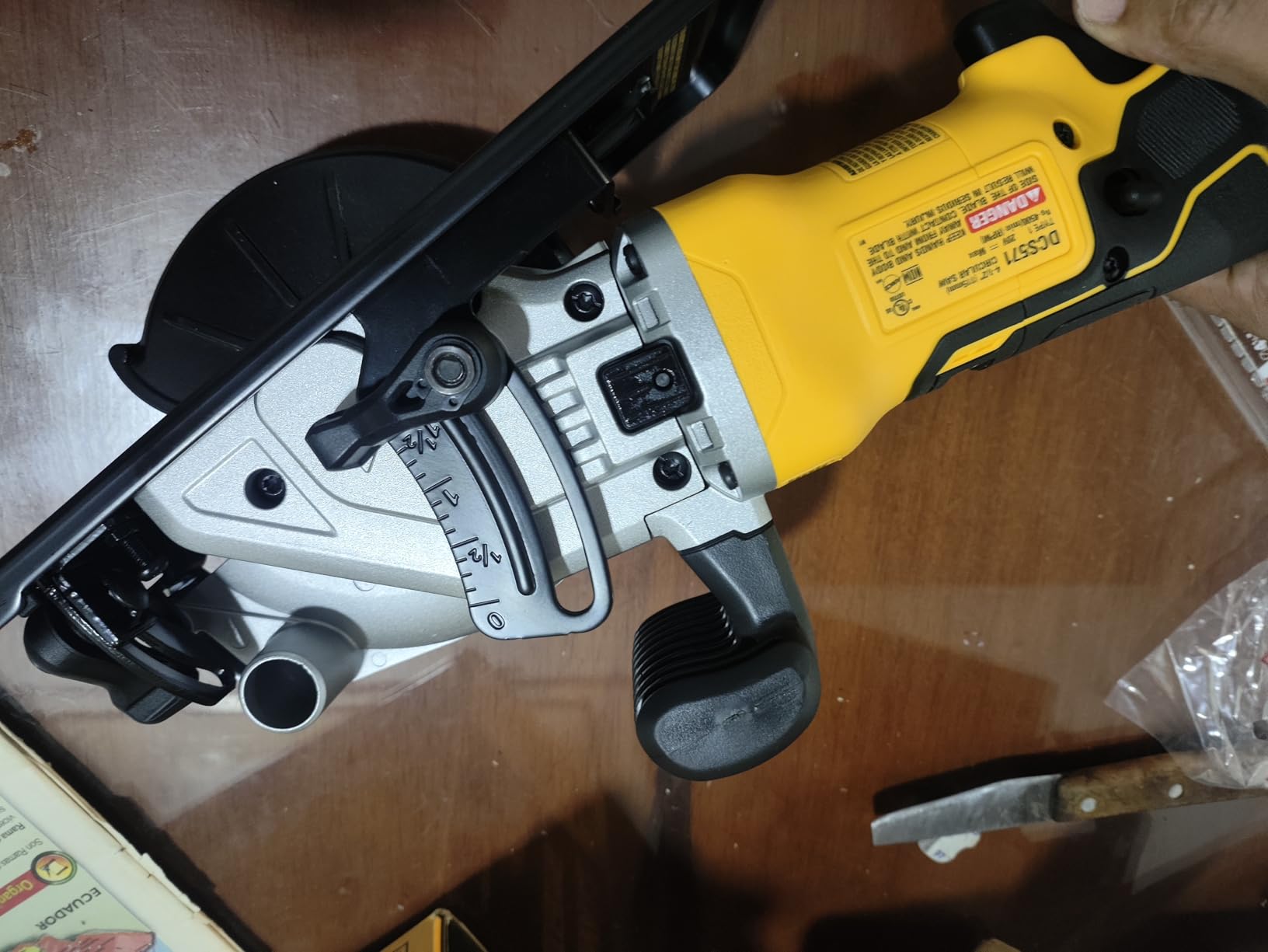 DEWALT ATOMIC 20V MAX Circular Saw, 4-1/2-Inch, Tool Only (DCS571B) customer photo 2