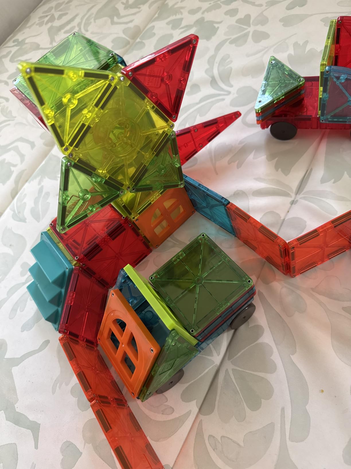 MAGNA-Tiles Metropolis 110-Piece Magnetic Construction Set, The ORIGINAL Magnetic Building Brand customer photo 2