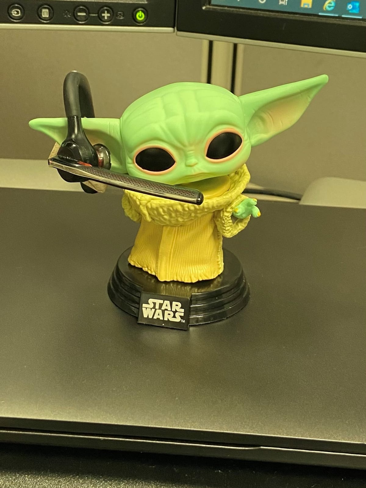 Funko POP! Star Wars: The Mandalorian - Grogu (Baby Yoda) customer photo 2