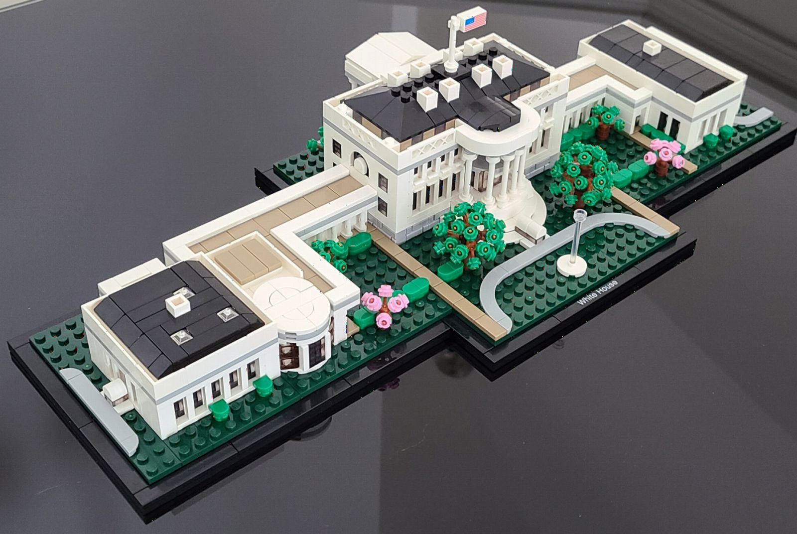 Architecture Collection: The White House 21054 - Model Building Kit, Creative Set for Adults and Teens, Energizing DIY Project, Iconic Presidential Office, Great Collectible Gift for Father's Day customer photo 2
