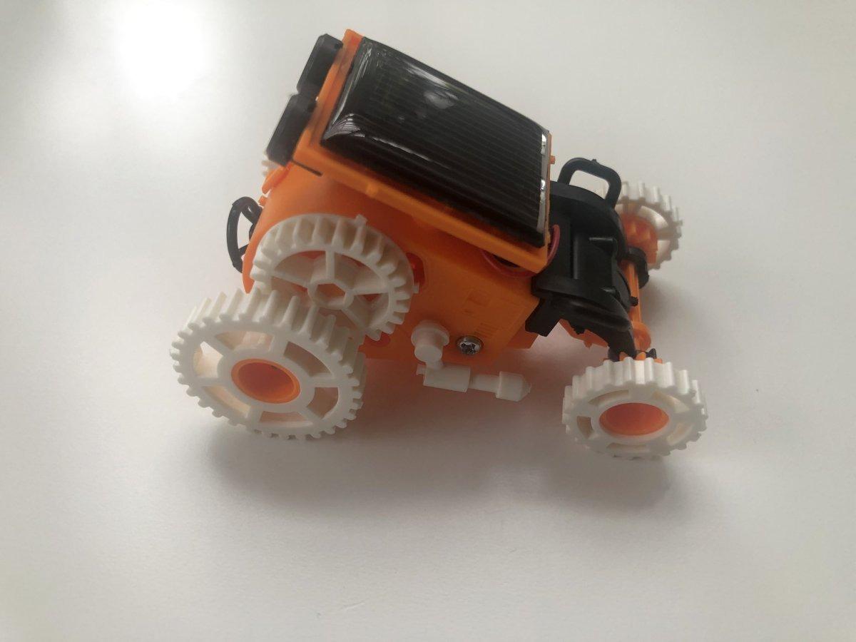 Thames & Kosmos SolarBots: 8-in-1 Solar Robot STEM Experiment Kit | Build 8 Cool Solar-Powered Robots in Minutes | No Batteries Required | Learn About Solar Energy & Technology | Solar Panel Included customer photo 2