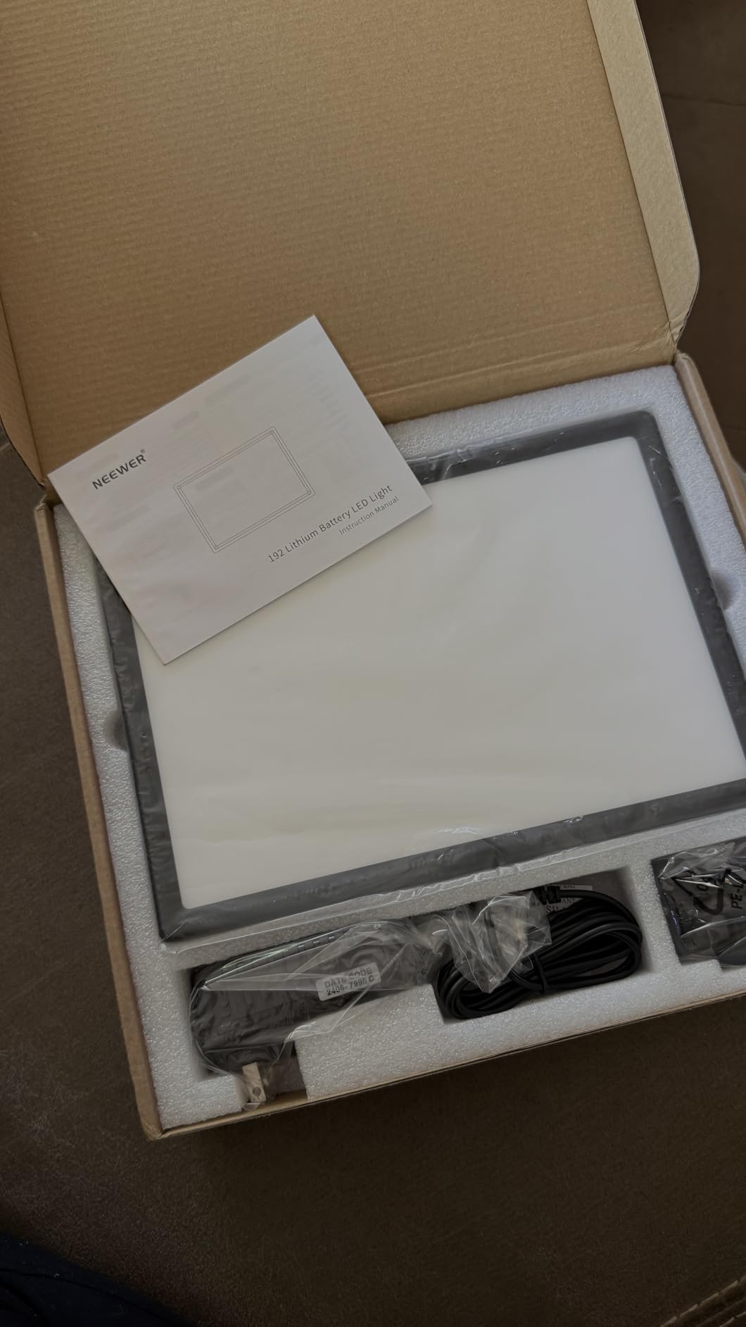 NEEWER 192 LED Video Light Panel, 20W Ultra Thin Bi Color Dimmable DSLR Camera Soft Light customer photo 2