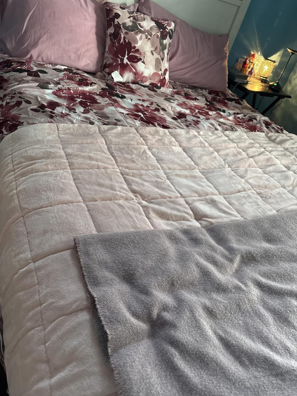 Uttermara Weighted Blankets for Adults Queen Size, 15lbs 60x80 Inches customer photo 1