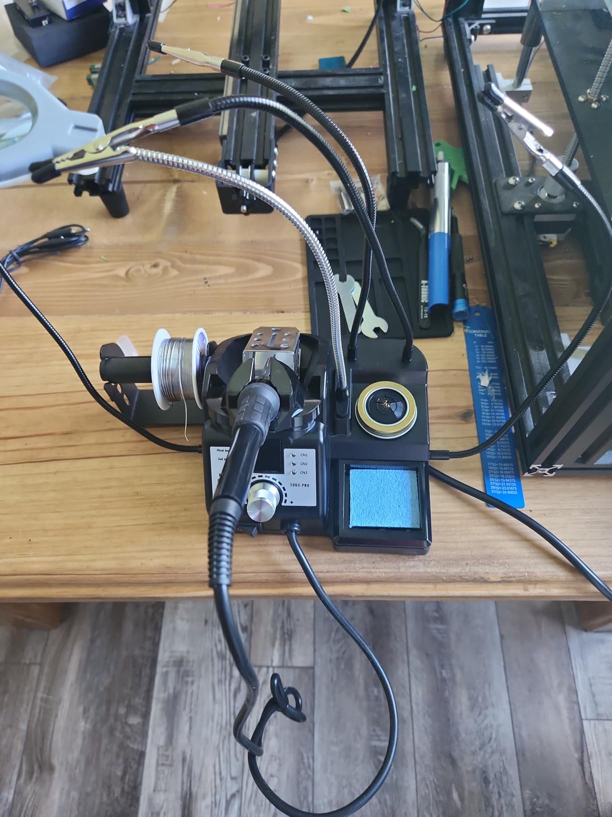 X-Tronic 3060-PRO 75W Soldering Iron Station Kit - 5 Extra Tips, Mini Mag Lamp, 4 Helping Hands, Solder Sucker, Tweezers, 50g Solder, Brass Sponge w/Flux, Sleep Func, °C/°F, 3 Temp Presets customer photo 1