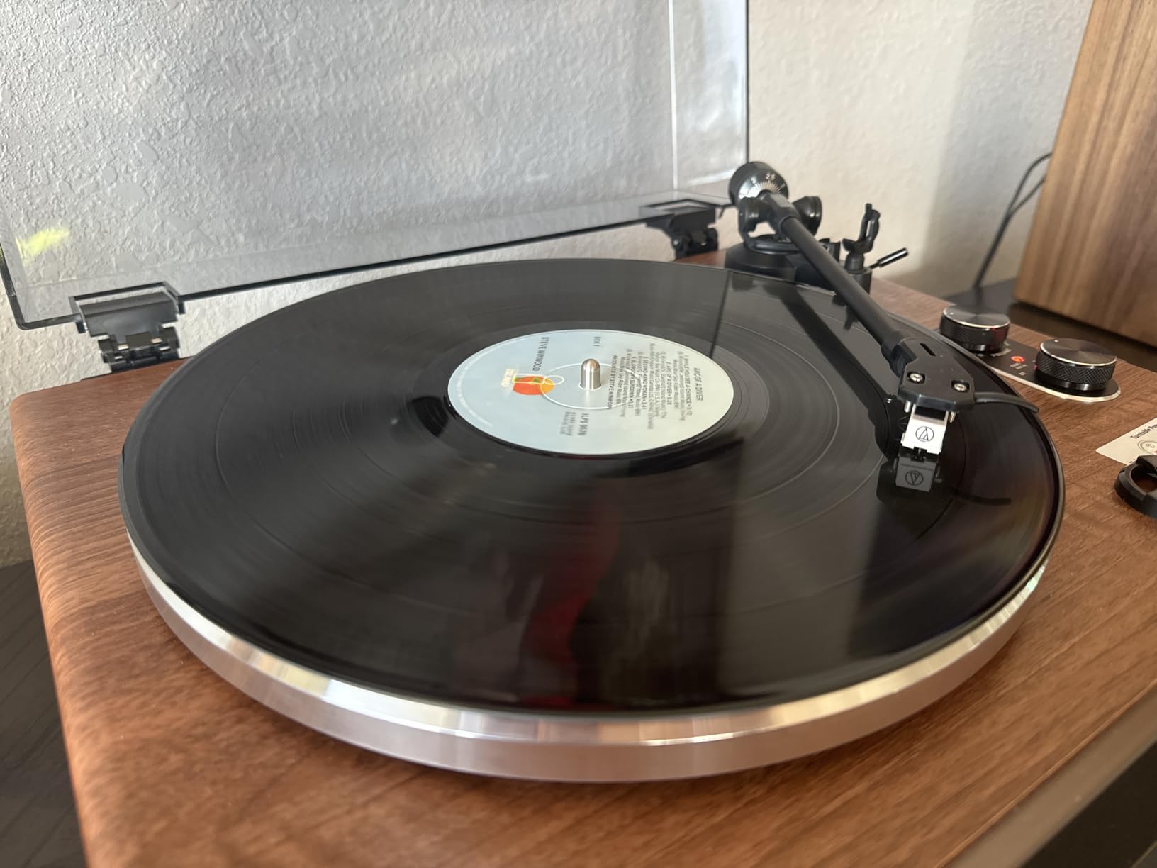 1 BY ONE High Fidelity Belt Drive Turntable with Built-in Speakers | Vinyl Record Player with Magnetic Cartridge, Wireless Playback and Aux-in Functionality, Auto Off customer photo 2