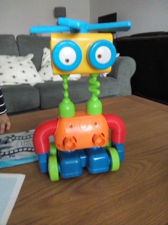 Learning Resources 1-2-3 Build It Robot Factory | Building Robots for Kids, Robot STEM Toys, Kids Engineering Toys, Toddler STEM Activity, Robots Building Kit customer photo 1