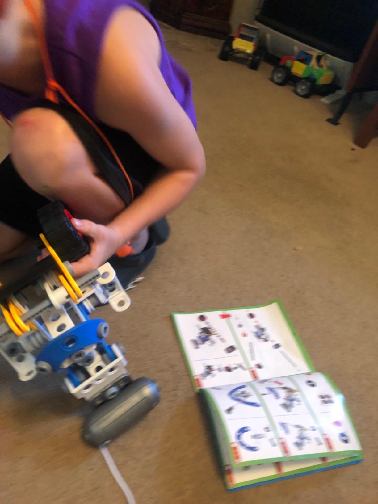 Erector Set for Boys 6-12, Building Toys for Kids Ages 4-8, 5 in 1 STEM Toys Ages 4-7 with Electric Power Motor, Construction Toys for Age 5 7 8 9 Years Old, 113 PCS DIY customer photo 2